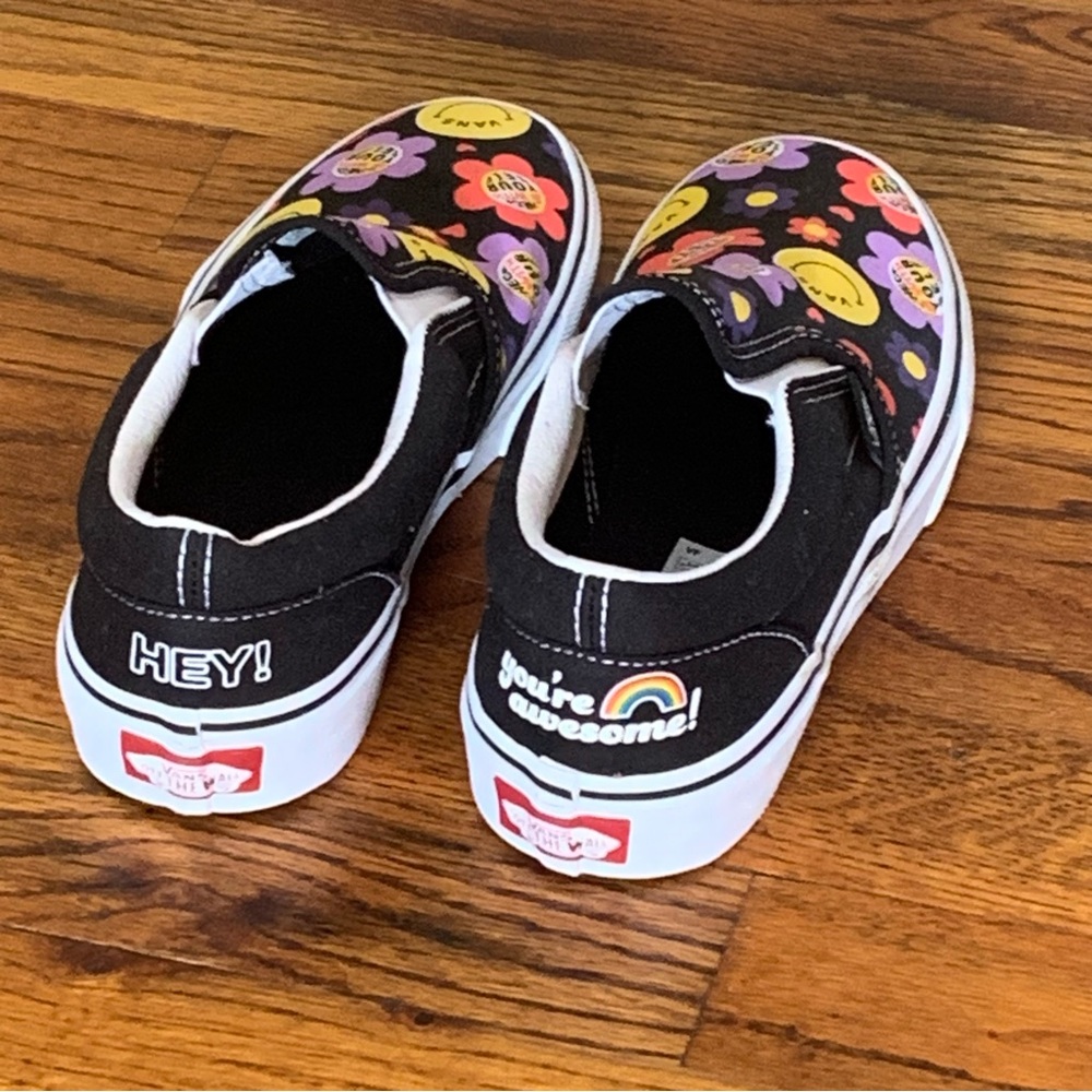 Vans Classic SlipOn Radically Happy Skate Shoe Sneaker Unisex NWT
Boys Kids Teen - Picture 8 of 16